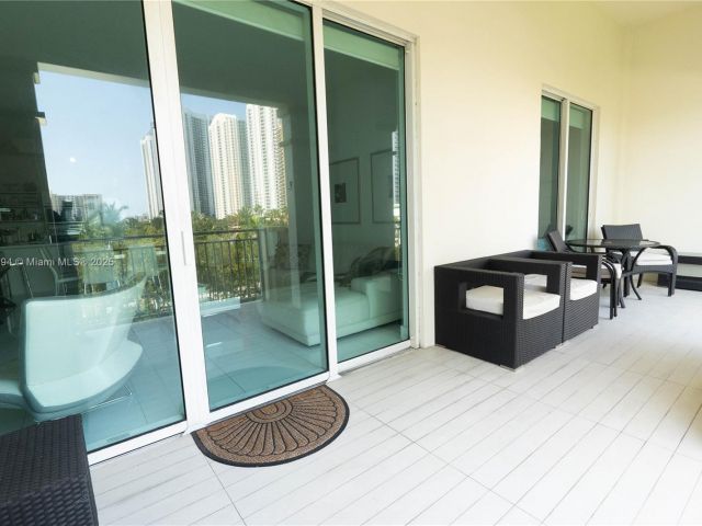 Home for sale at 150 Sunny Isles Blvd 1-TH403 - photo 6279336