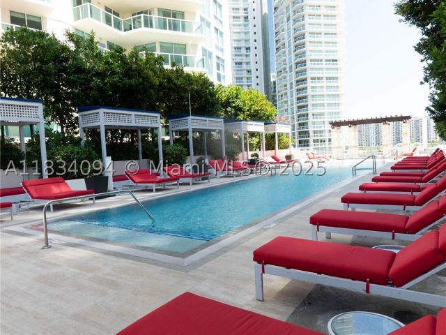 3-bedroom home for sale in Sunny Isles Beach - 150 Sunny Isles Blvd 1-TH403 - MondialRealty