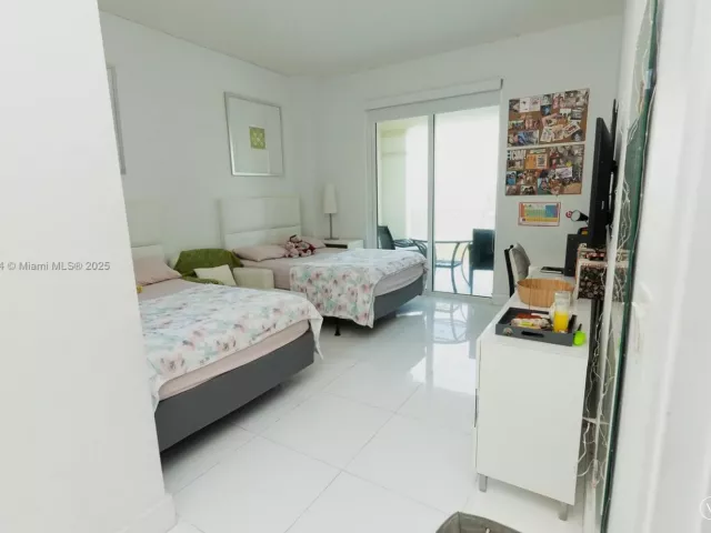 3-bedroom home for sale in Sunny Isles Beach - 150 Sunny Isles Blvd 1-TH403 - MondialRealty