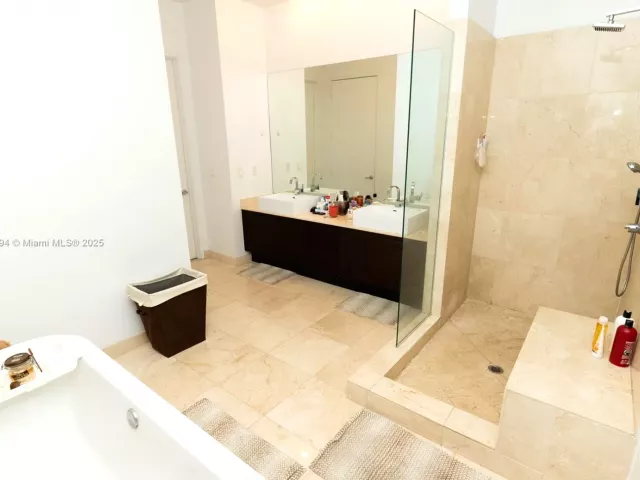 3-bedroom home for sale in Sunny Isles Beach - 150 Sunny Isles Blvd 1-TH403 - MondialRealty