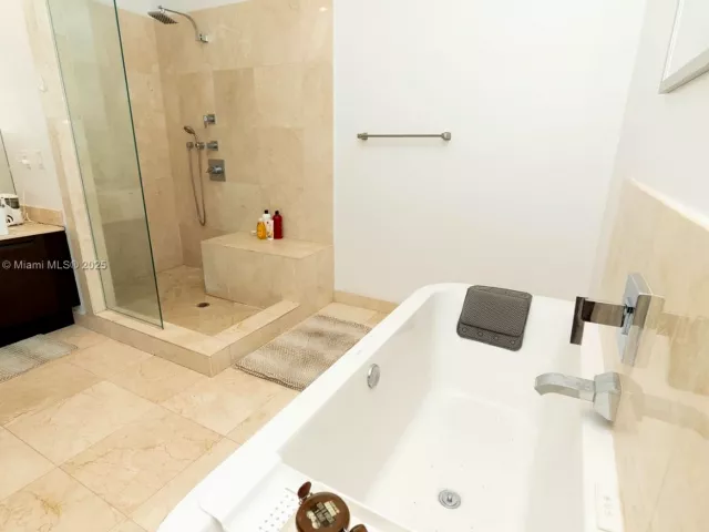 3-bedroom home for sale in Sunny Isles Beach - 150 Sunny Isles Blvd 1-TH403 - MondialRealty