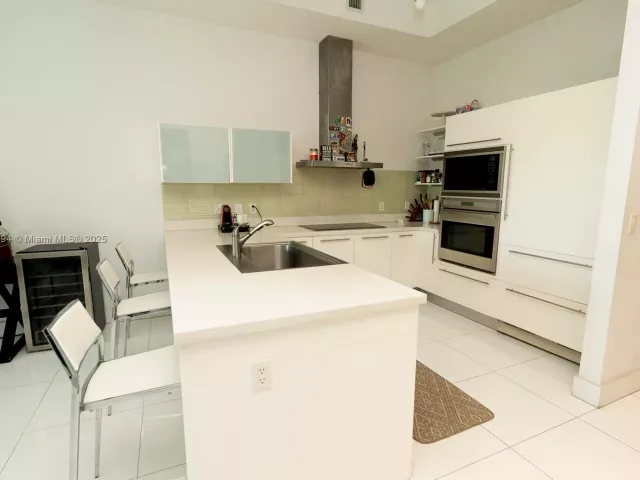 3-bedroom home for sale in Sunny Isles Beach - 150 Sunny Isles Blvd 1-TH403 - MondialRealty