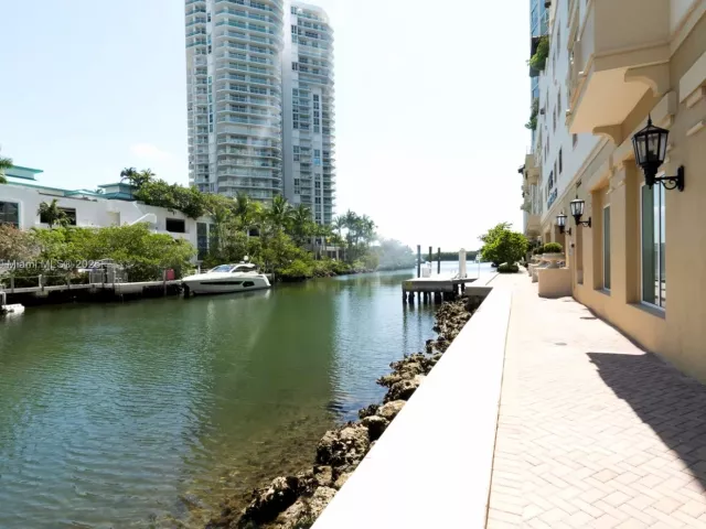 3-bedroom home for sale in Sunny Isles Beach - 150 Sunny Isles Blvd 1-TH403 - MondialRealty