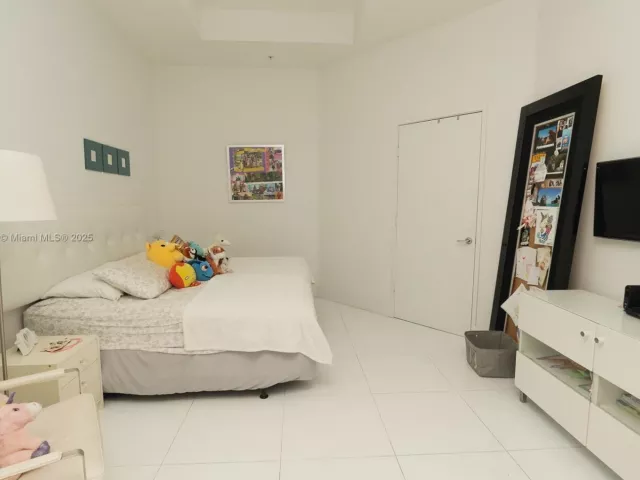 3-bedroom home for sale in Sunny Isles Beach - 150 Sunny Isles Blvd 1-TH403 - MondialRealty