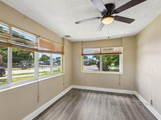 Home for sale at 1520 SW 47th Ter - photo 6249646