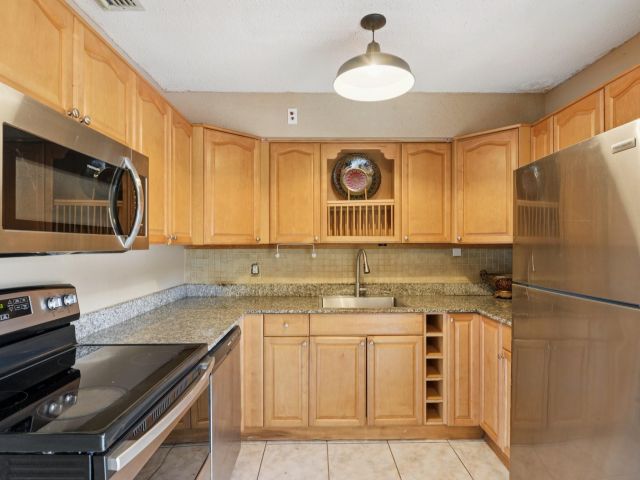 Home for sale at 1520 SW 47th Ter - photo 6249648