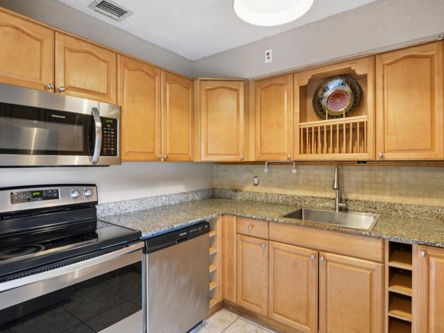 Home for sale at 1520 SW 47th Ter - photo 6249649