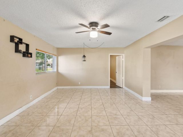 Home for sale at 1520 SW 47th Ter - photo 6249652