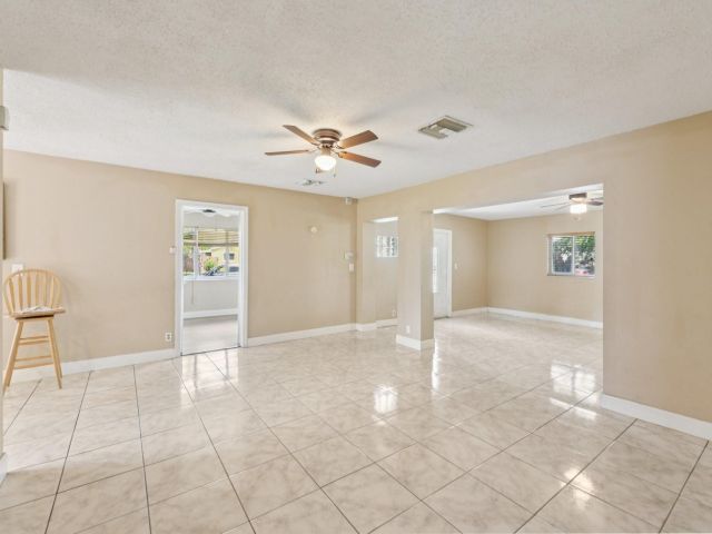 Home for sale at 1520 SW 47th Ter - photo 6249654