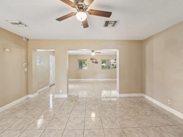 Home for sale at 1520 SW 47th Ter - photo 6249655