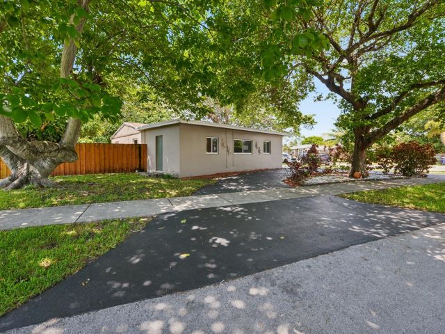 Home for sale at 1520 SW 47th Ter - photo 6249657