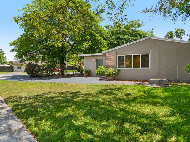 Home for sale at 1520 SW 47th Ter - photo 6249658