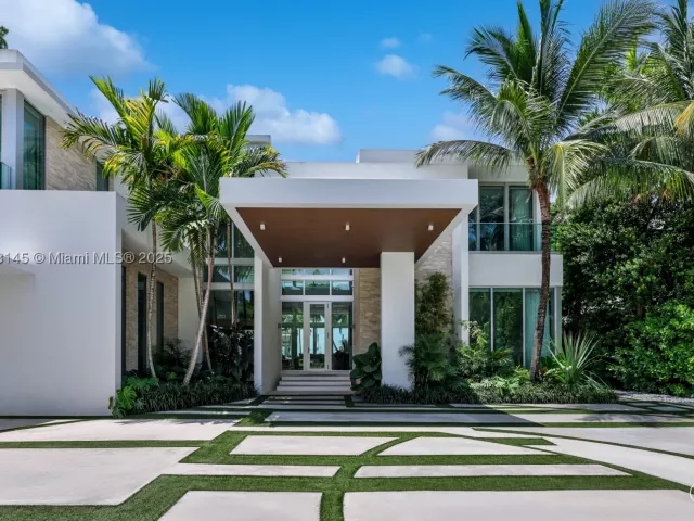 9-bedroom home for sale in Miami Beach - 30 Palm Ave - MondialRealty