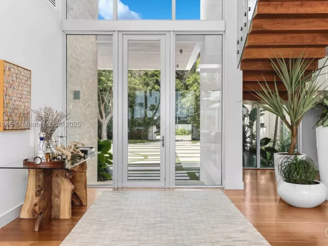 9-bedroom home for sale in Miami Beach - 30 Palm Ave - MondialRealty