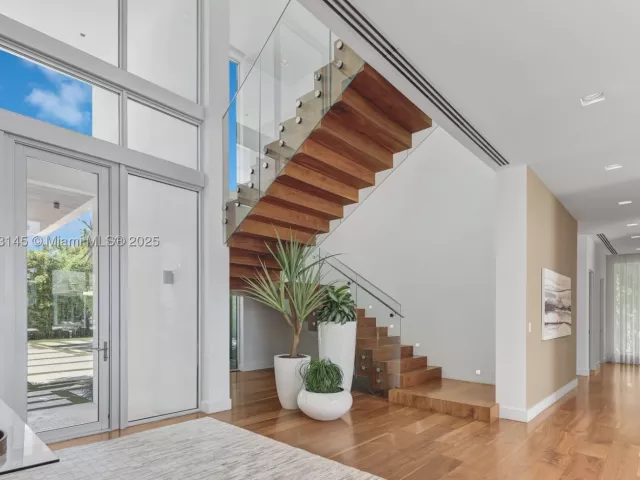 9-bedroom home for sale in Miami Beach - 30 Palm Ave - MondialRealty
