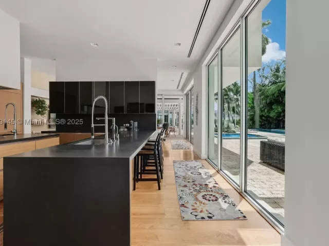 9-bedroom home for sale in Miami Beach - 30 Palm Ave - MondialRealty