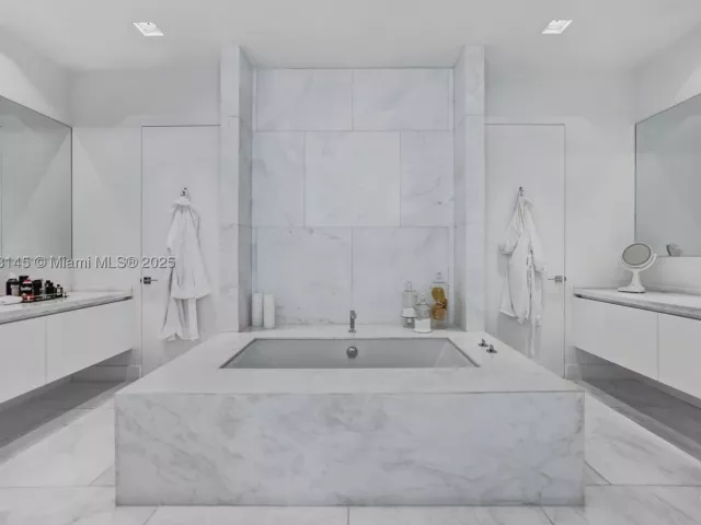 9-bedroom home for sale in Miami Beach - 30 Palm Ave - MondialRealty