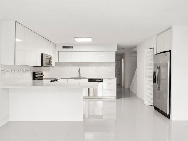 Home for sale at 20218 NE 34th Ct 52 - photo 6250335