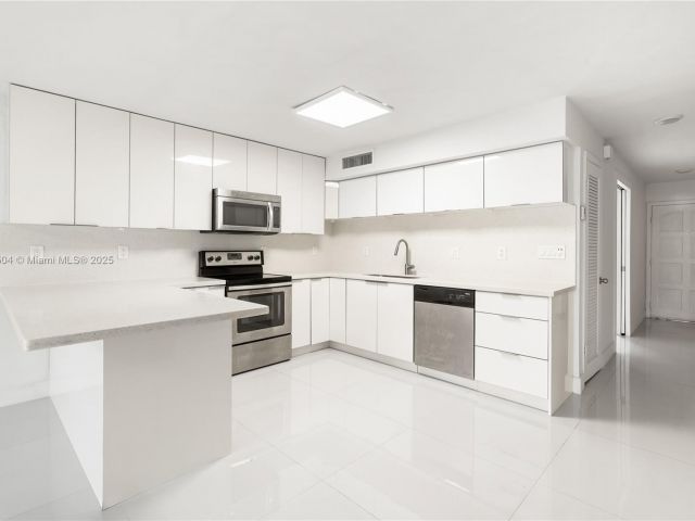 Home for sale at 20218 NE 34th Ct 52 - photo 6250337