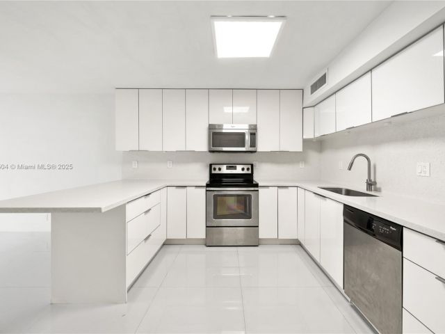 Home for sale at 20218 NE 34th Ct 52 - photo 6250338