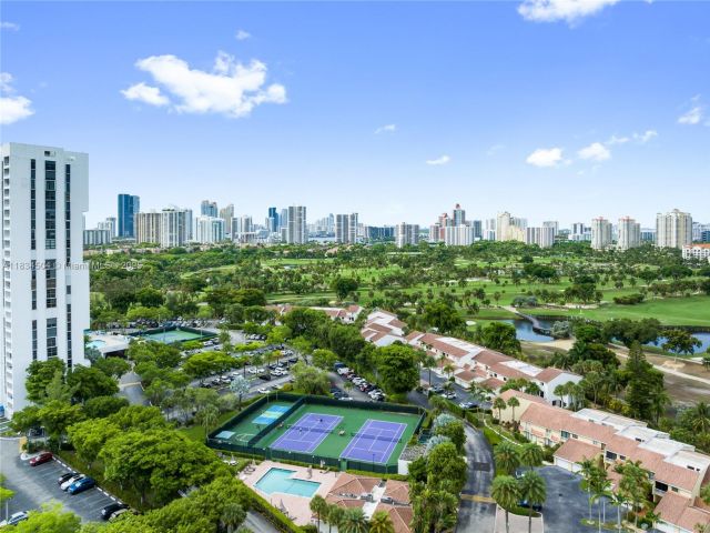 Home for sale at 20218 NE 34th Ct 52 - photo 6250342