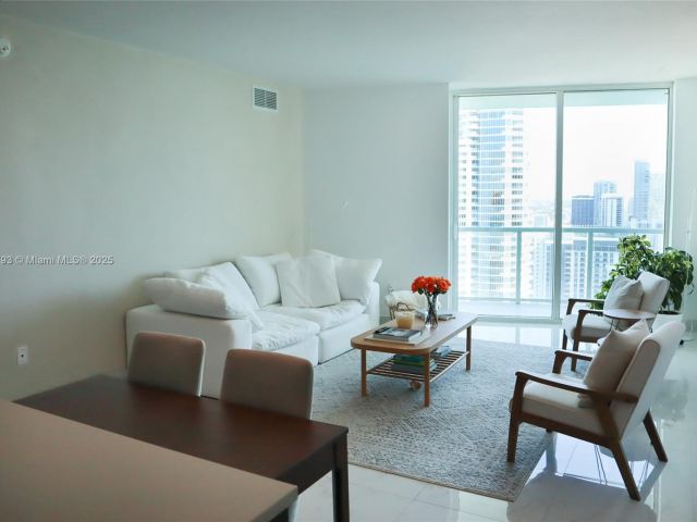 Apartment for sale  Unit #3804 - photo 6251434