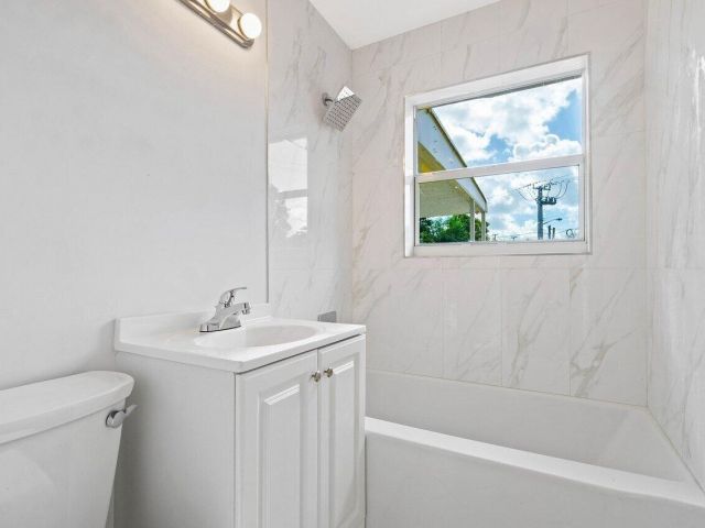 Home for sale at 1249 NW 18th Street - photo 6251286