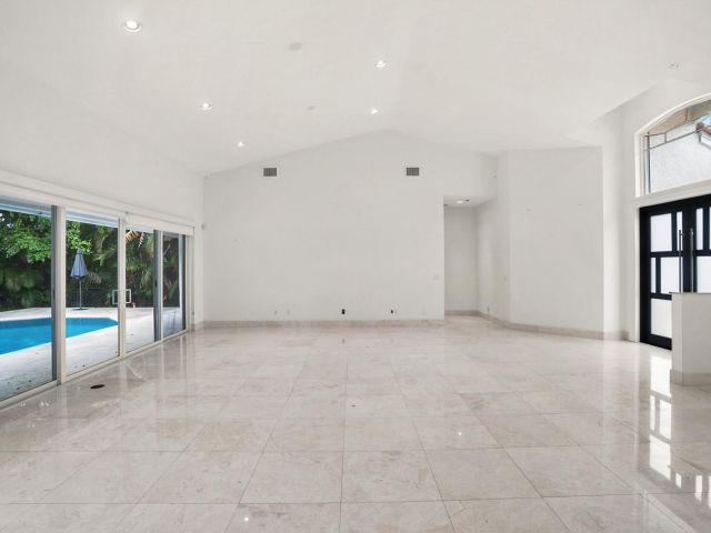 Home for sale at 910 Parkside Circle N - photo 6263442