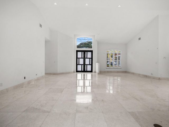 Home for sale at 910 Parkside Circle N - photo 6263443