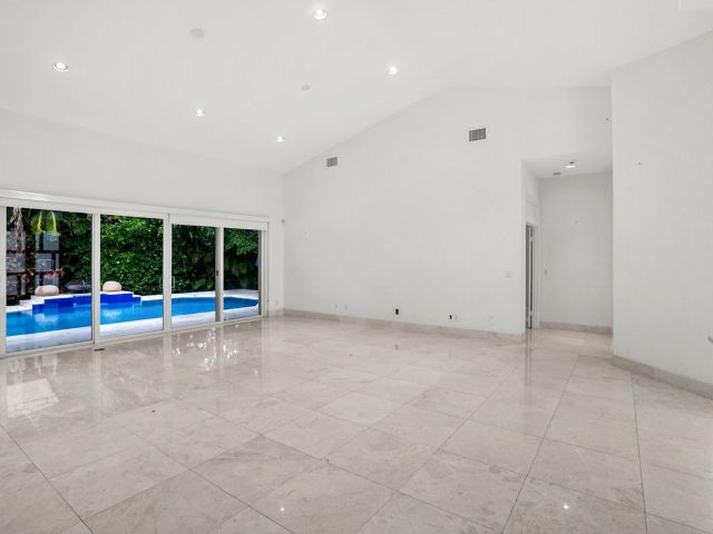 Home for sale at 910 Parkside Circle N - photo 6263444