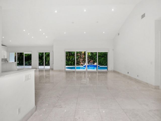 Home for sale at 910 Parkside Circle N - photo 6263447