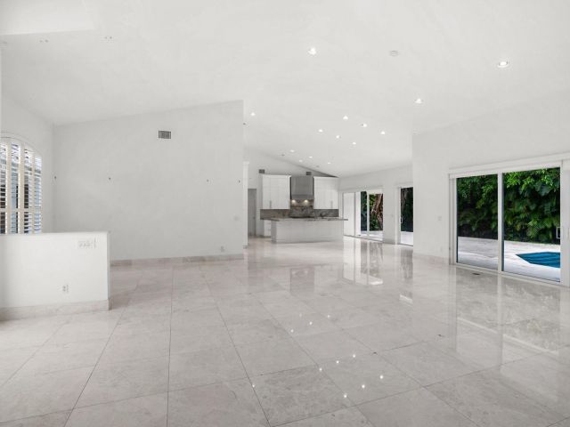 Home for sale at 910 Parkside Circle N - photo 6263448