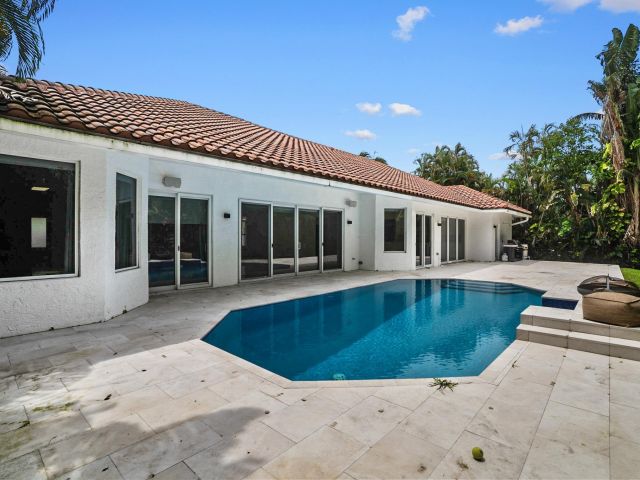 Home for sale at 910 Parkside Circle N - photo 6263449