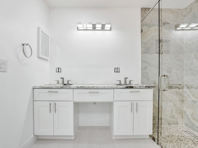 Home for sale at 818 NW 26th Avenue - photo 6384542