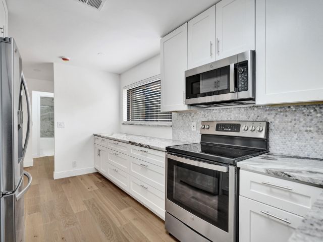 Home for sale at 818 NW 26th Avenue - photo 6384546