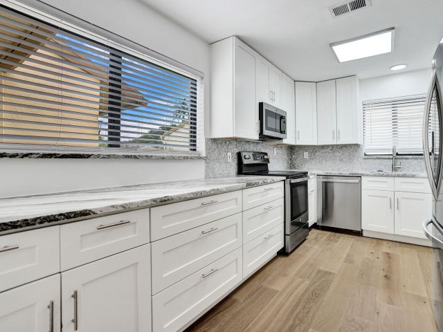 Home for sale at 818 NW 26th Avenue - photo 6384547