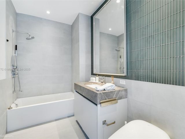 Apartment for sale  Unit #4401 - photo 6259948