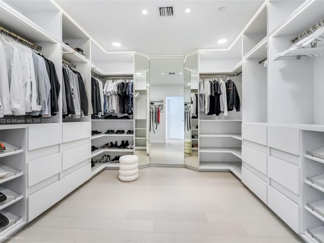 Apartment for sale  Unit #4401 - photo 6259953