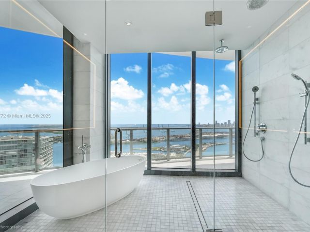 Apartment for sale  Unit #4401 - photo 6259954