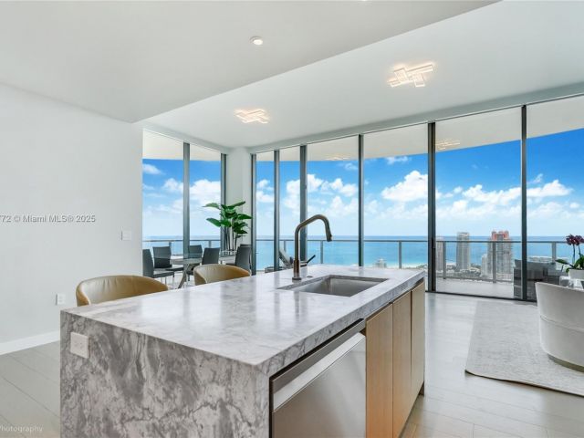 Apartment for sale  Unit #4401 - photo 6259964