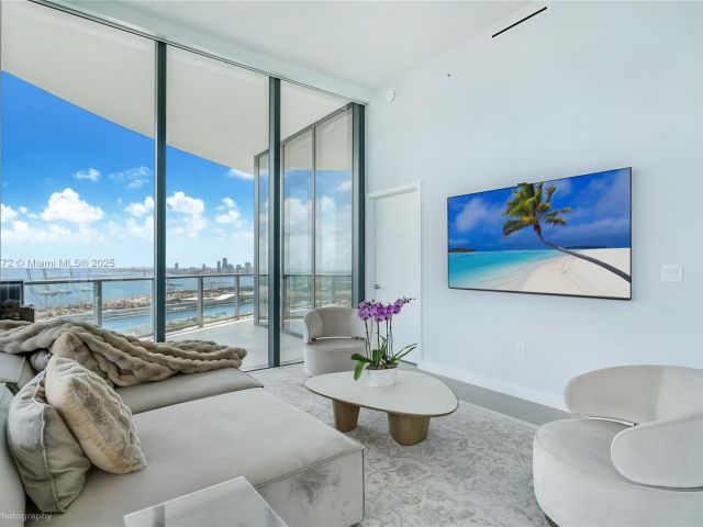 Apartment for sale  Unit #4401 - photo 6259965