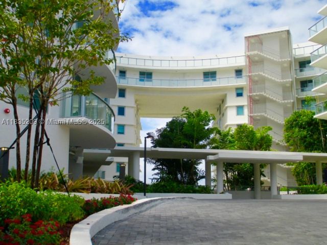 2-bedroom condo for sale in Miami - 6620 Indian Creek Dr 607 - MondialRealty