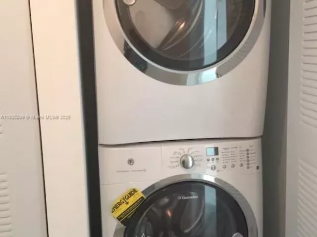 2-bedroom condo for sale in Miami - 6620 Indian Creek Dr 607 - MondialRealty