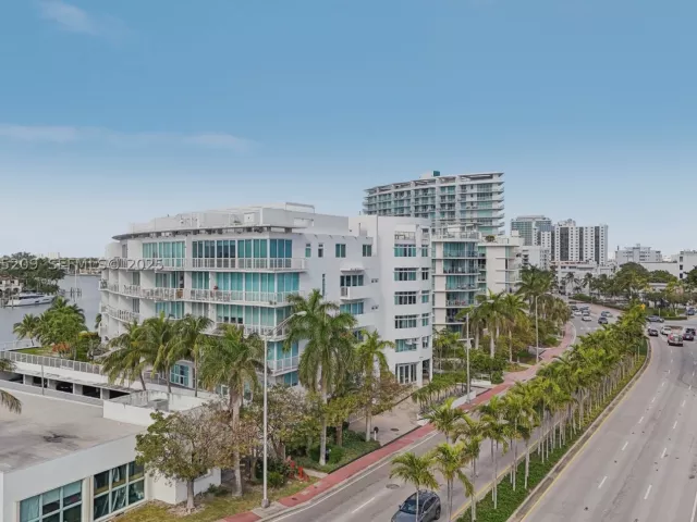 2-bedroom condo for sale in Miami - 6620 Indian Creek Dr 607 - MondialRealty