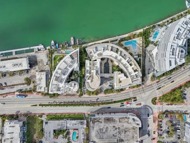 2-bedroom condo for sale in Miami - 6620 Indian Creek Dr 607 - MondialRealty