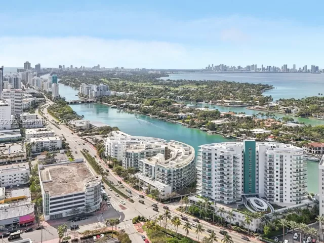 2-bedroom condo for sale in Miami - 6620 Indian Creek Dr 607 - MondialRealty