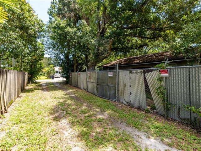 Home for sale at 801 SW 18th St - photo 6280980