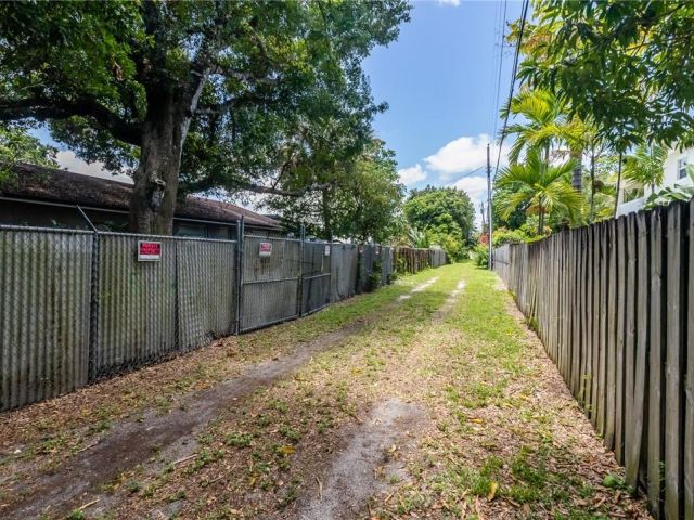 Home for sale at 801 SW 18th St - photo 6280981