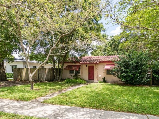 Home for sale at 801 SW 18th St - photo 6280986