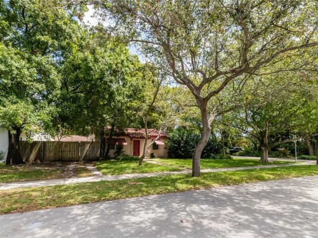 Home for sale at 801 SW 18th St - photo 6280987